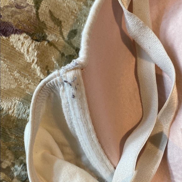 Victoria's Secret Cream Bra - Picture 4 of 5